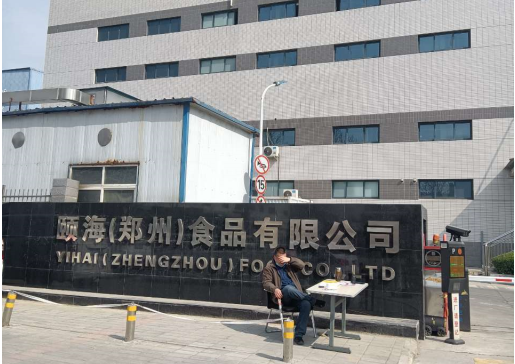 不銹鋼風(fēng)淋門安裝現(xiàn)場(chǎng)